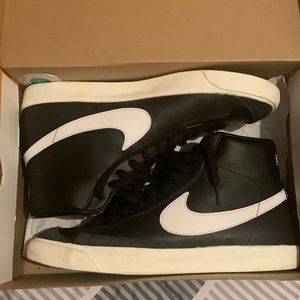 Nike Blazer Mid ‘77 VNTG (Black/White-Sail) Size 12